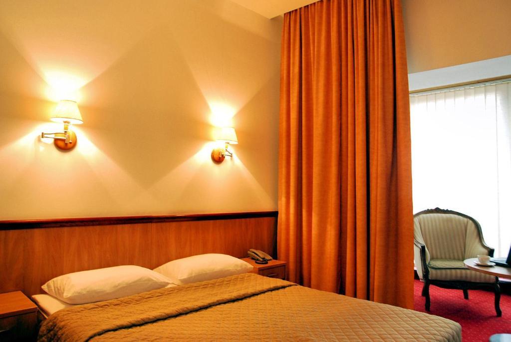 Gate Hotel